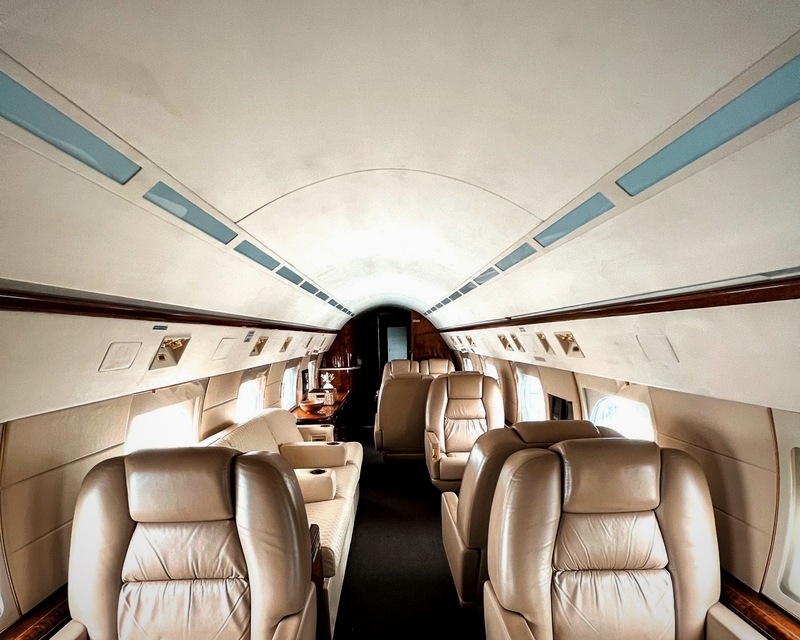 Refined private aircraft cabin